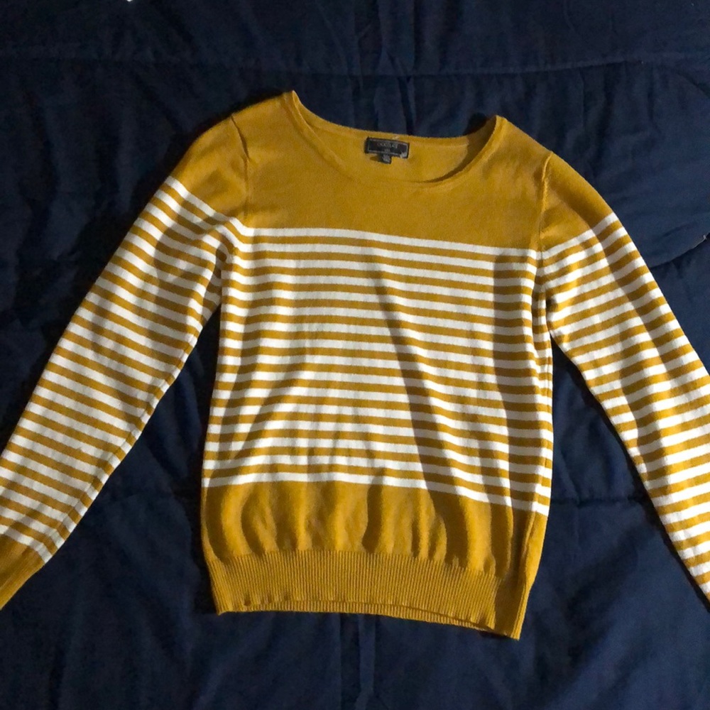 Yellow and white long sleeve winter shirt💛
